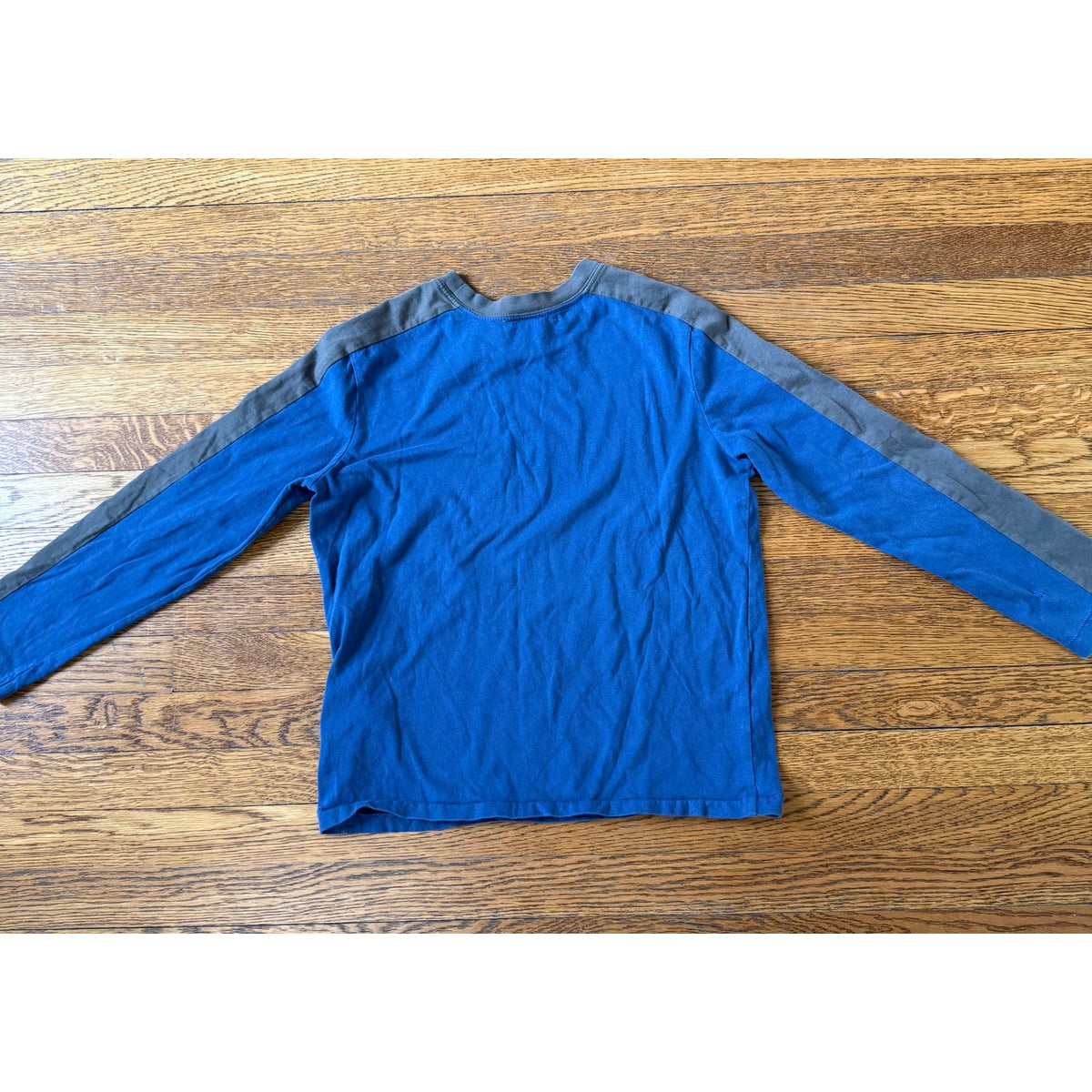 Hanna Andersson Boys' Holiday Truck & Wreath Shirt 8